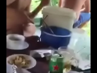 Dắt vợ ra mắt anh em